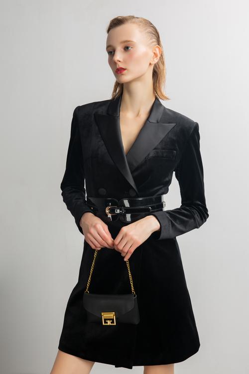 人林琴,公司经营范围包括:服装设计,服装服饰及辅料,鞋帽,针纺织品